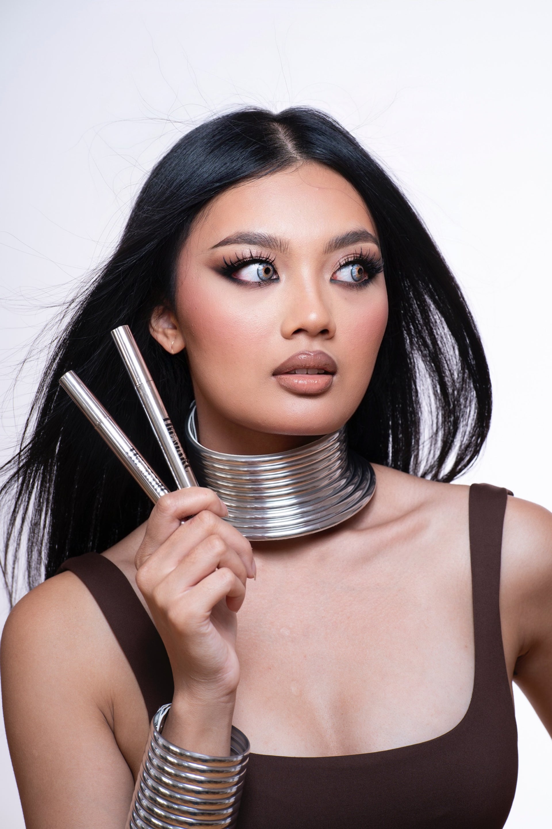 Creion de buze tatuaj